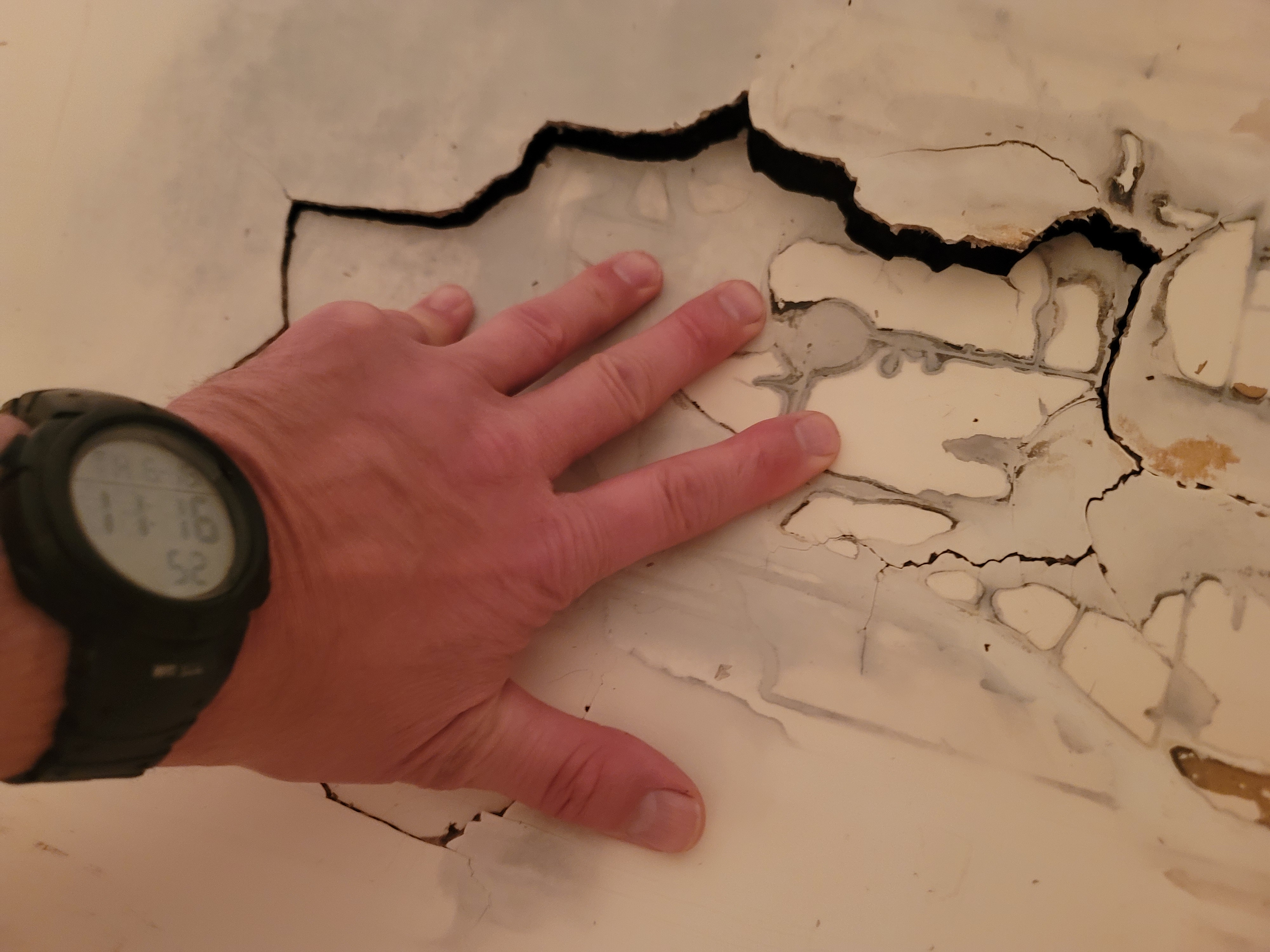  Cracked Tub Floor Close 